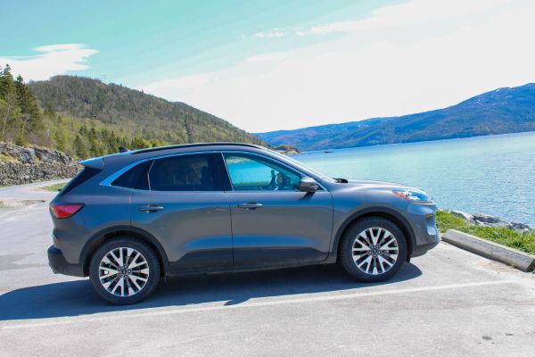 Best hybrid SUVs 2026