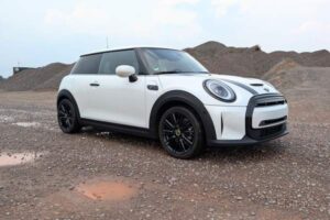 Renault 5 vs MINI Cooper Electric: Which Small EV Is Better?