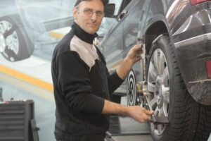 Tyre Rotation Patterns Explained for Different Drivetrains